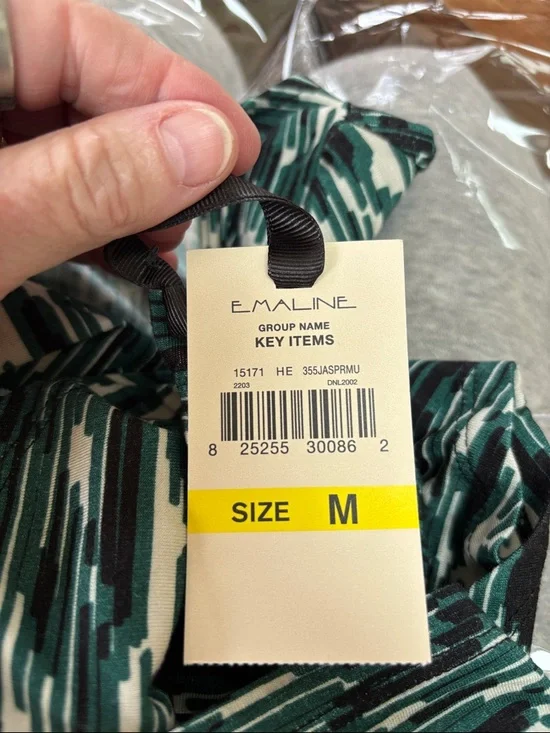 Emaline NWT Green Patterned Scoop Neck 3/4 Sleeve Top Women’s M - Picture 9 of 9